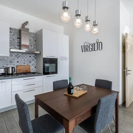 Virgilio Red Apartment *