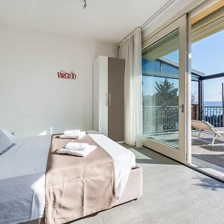 Virgilio Red Apartment *