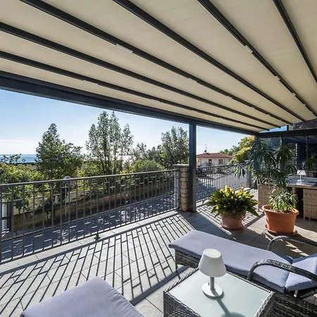 Virgilio Red Apartment